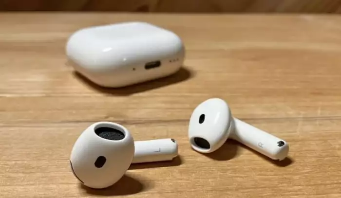 Když se jeden AirPod vybíjí rychleji než druhý. Chyba může být ve špatném kontaktu i přetížení