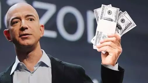 Zoufalý e-mail zaměstnankyně odhalil mzdový skandál v Amazonu. Jeff Bezos musel zasáhnout