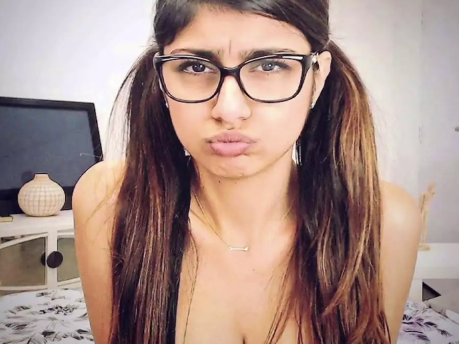 Už nemůžu vést běžný život, stěžuje si Mia Khalifa, jejíž výdělky činí přes 6 milionů dolarů měsíčně